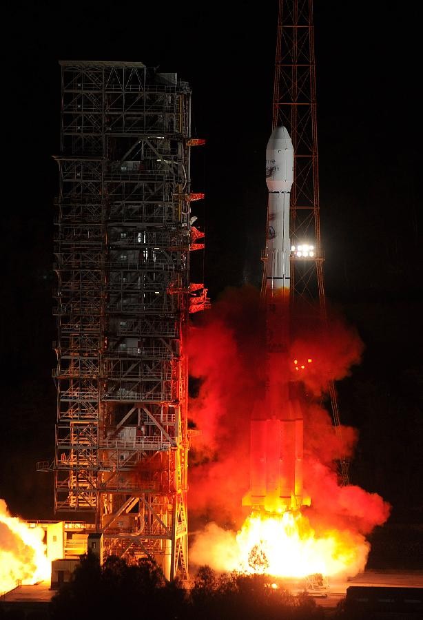 A Long March-3B carrier rocket is launched in Xichang, southwest China's Sichuan Province, May 2, 2013. China successfully sent a communications satellite, "Zhongxing-11", into orbit with a Long March-3B carrier rocket launched from the Xichang Satellite Launch Center on Thursday. (Xinhua/Han Yuqing) 