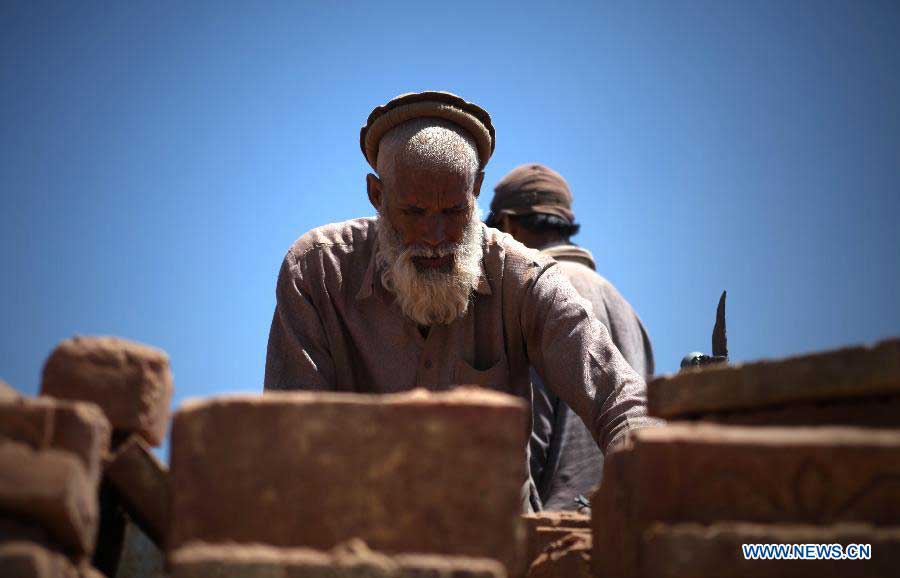 Afghan labors work on the International Labor Day in Kabul, Afghanistan on May 1, 2013. (Xinhua/Ahmad Massoud)