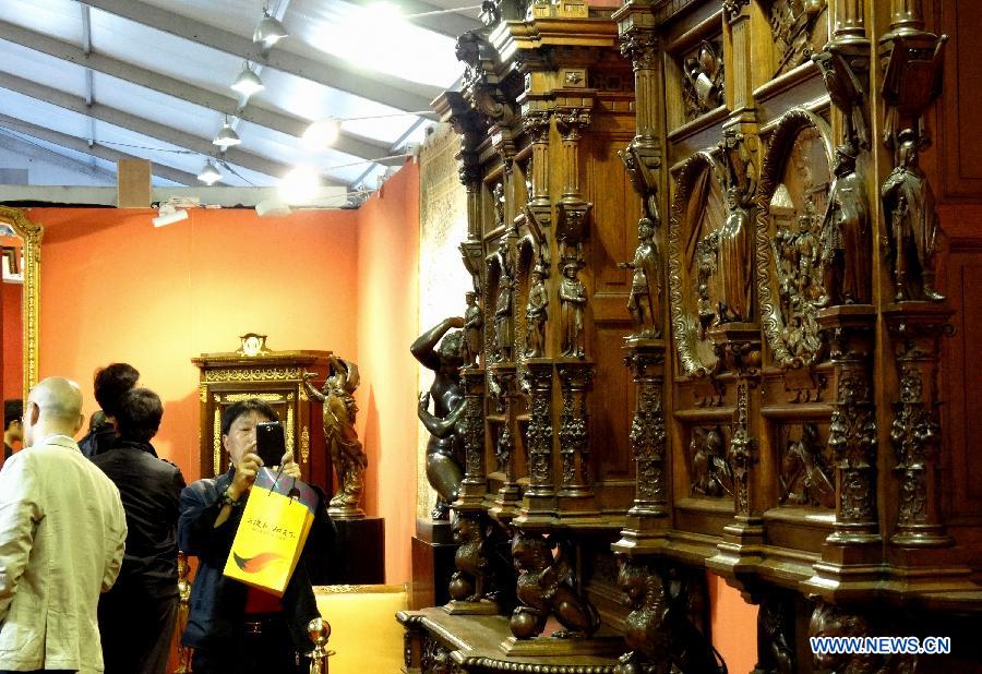 Visitors view sculptures at the Art Beijing 2013 in Beijing, capital of China, May 1, 2013. Opened Wednesday at Agricultural Exhibition Center in Beijing, the annual art fair attracted some 150 participating art organizations. (Xinhua/Li Xin)