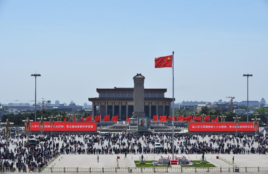 Tourists visit the Tian'anmen Square in Beijing, capital of China, April 29, 2013. Beijing received 4.97 million trips during the three-day Labor Day holidays, up 5.1 percent over the same period of last year, with tourism revenues rising by 10.6 percent year on year to 1.987 billion yuan (about 323 million US dollars), according to the Beijing Tourism Development Commission. (Xinhua/Wang Quanchao)