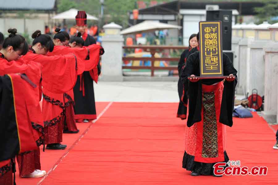 Young people, dressed in traditional Han costumes, attend the Coming-of-Age ceremony in Xi'an, the capital city of Shaanxi Province, May 1, 2013. Altogether 40 people took part in the ceremony to be recognized as an adult. (CNS/Zhang Yuan)