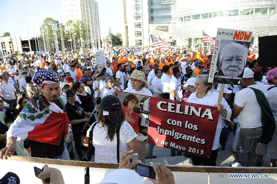 People attend a rally to urge a reform of immigration policy in San Jose, California, the United States, on May 1, 2013. Thousands of people attended the rally held by labour unions, communities and student organizations to urge the U.S. congress to legalize the immigration reform as soon as possible on Wednesday. New York, San Francisco, Chicago and Philadelphia held rallies with similar themes on the same day. (Xinhua/Chen Gang) 