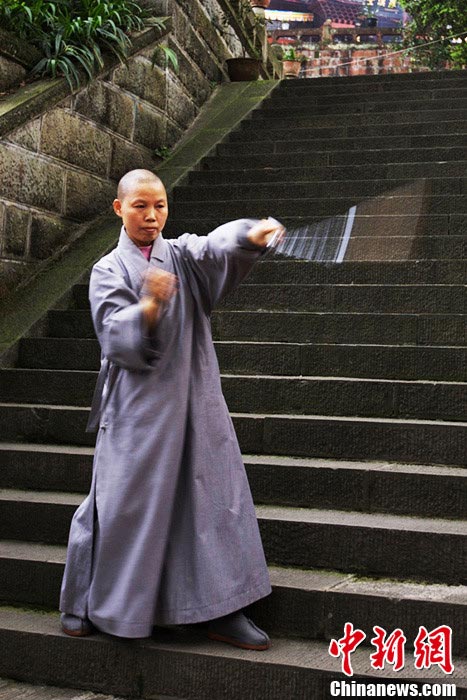 A nun practices nunchakus. (CNS/Liu Zhongjun)