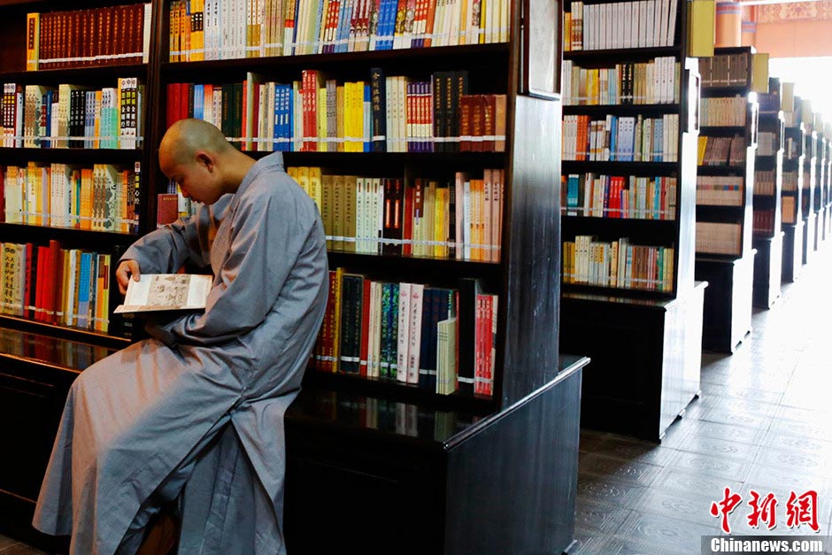 A monk reads a book in the library. (CNS/Liu Zhongjun)