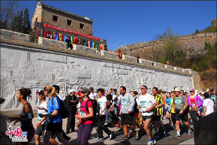 The 2013 International Great Wall Marathon was held in the Jinshanling section of China's Great Wall on May 1. Atheletes from 53 countries and regions took part in the annual sporting event, which was initiated in 2000. Jinshanling Great Wall, located 130 kilometers from downtown Beijing and built in the Ming Dynasty, was a UNESCO Cultural Heritage site and an AAAA scenic attraction.  (China.org.cn/Guo Zhongxing, Wang Jingguang, Yang Dongming, and Zhang Aidong)