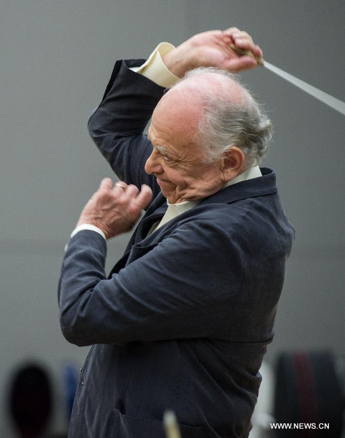 U.S. conductor Lorin Maazel conducts during a rehearsal of the Ring without Words, a synthesis of orchestral music from German composer Richard Wagner's the Ring of the Nibelung, at the National Center for the Performing Arts (NCPA) in Beijing, capital of China, May 2, 2013. The concert will be staged at NCPA on May 4 and May 5. (Xinhua/Luo Xiaoguang)