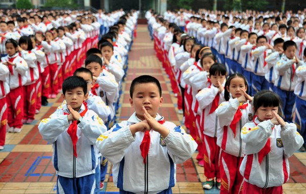 Students practice martial arts during morning exercises for the first time at Jiujiang Primary School in East China’s Jiangxi province on May 3, 2013. The school has choreographed a special set of morning exercises combining traditional martial arts and poetry recitation since the beginning of this spring semester. [Photo/ Xinhua] 