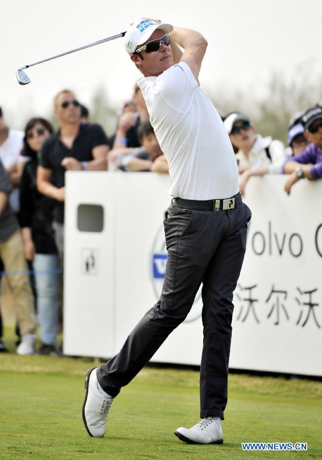 Mikko Ilonen of Finland hits a shot before winning the second place in the final round of the Volvo China Open at Tianjin Binhai Lake Golf Club in Tianjin, China, May 5, 2013. (Xinhua/Yue Yuewei)