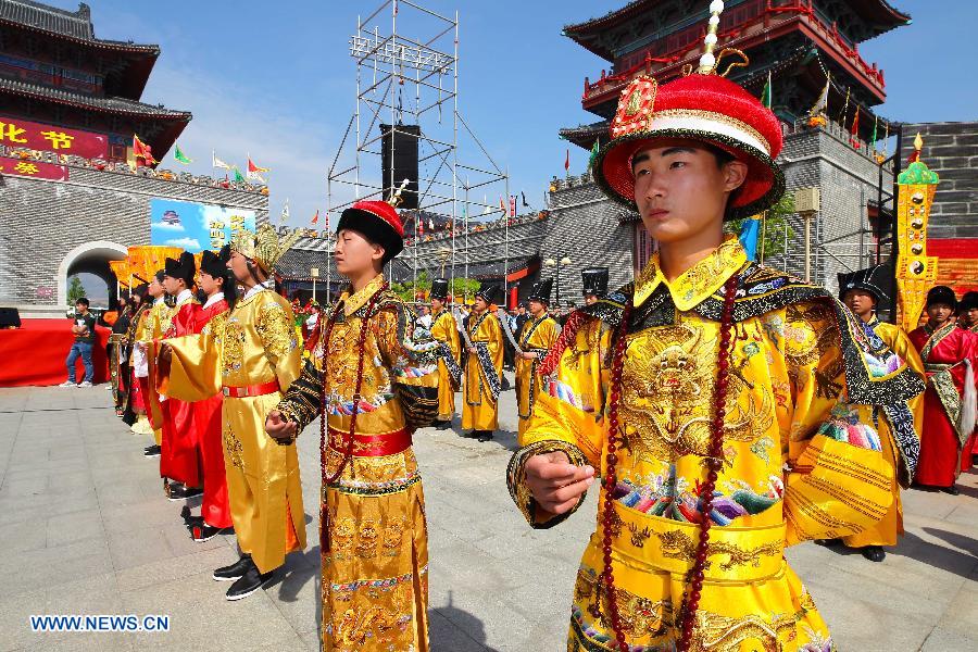 Performers attend a traditional ceremony praying for peace and prosperity during the first Qishan Cultural Festival in the Qishan scenic spot in Linqu County, east China's Shandong Province, May 7, 2013. (Xinhua/Sun Shubao) 