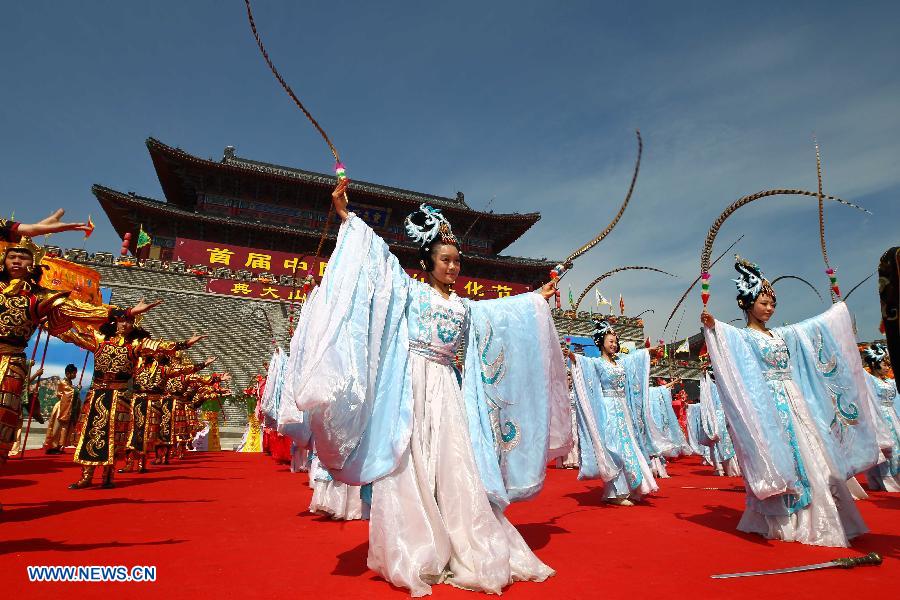 Performers dance in a traditional ceremony praying for peace and prosperity during the first Qishan Cultural Festival in the Qishan scenic spot in Linqu County, east China's Shandong Province, May 7, 2013. (Xinhua/Sun Shubao) 