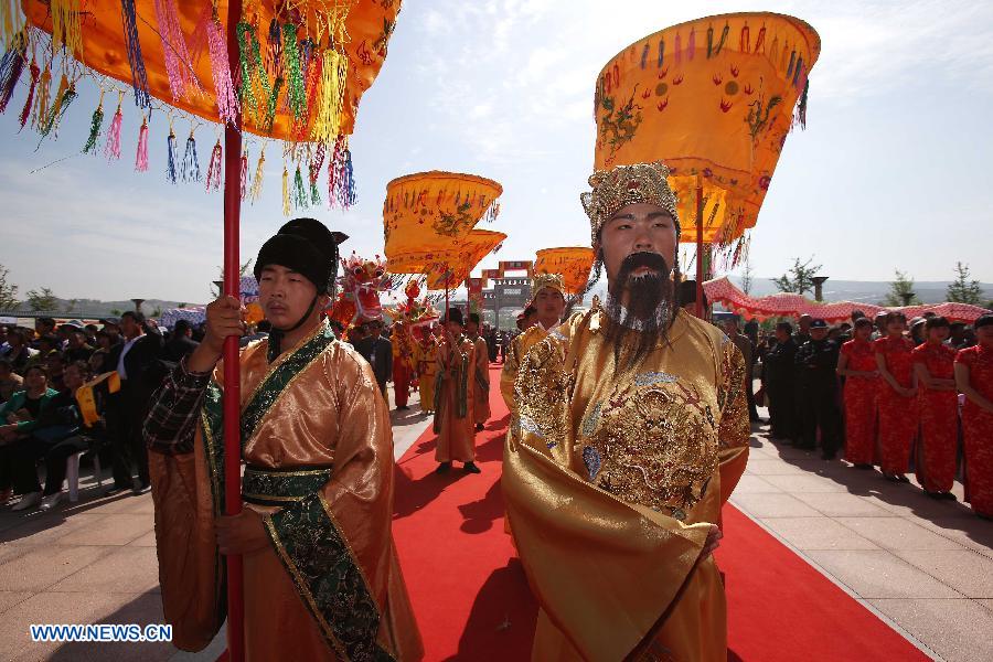 Performers attend a traditional ceremony praying for peace and prosperity during the first Qishan Cultural Festival in the Qishan scenic spot in Linqu County, east China's Shandong Province, May 7, 2013. (Xinhua/Sun Shubao) 