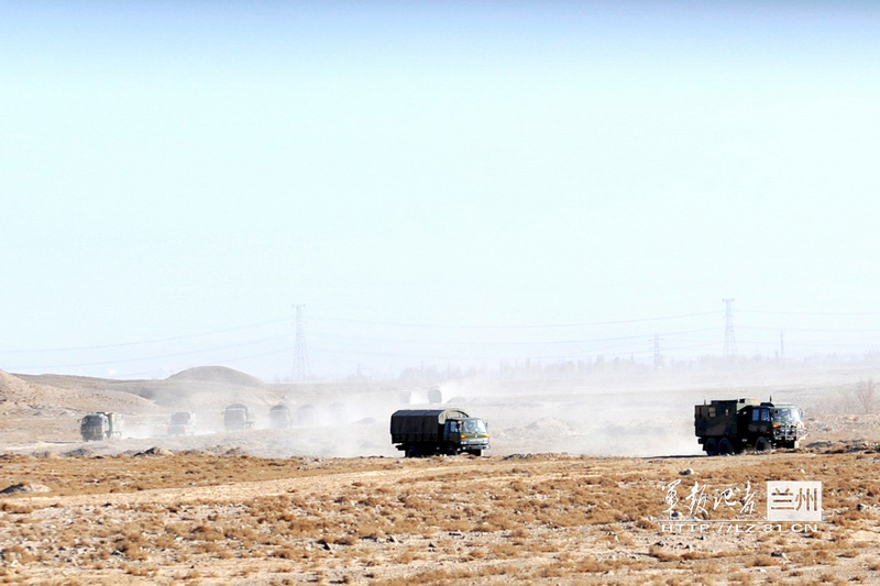 Large numbers of PLA tanks participate in drills in NW China 