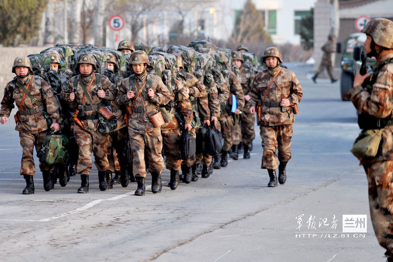 Large numbers of PLA tanks participate in drills in NW China 