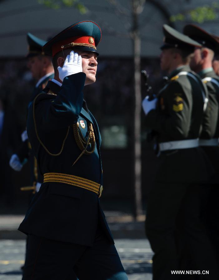 Soldiers take part in a Victory Day parade at the Red Square in Moscow, Russia, on May 9, 2013. A grand parade was held on Thursday at the Red Square to mark the 68th anniversary of the Soviet Union's victory over Nazi Germany in the Great Patriotic War. (Xinhua/Jiang Kehong)