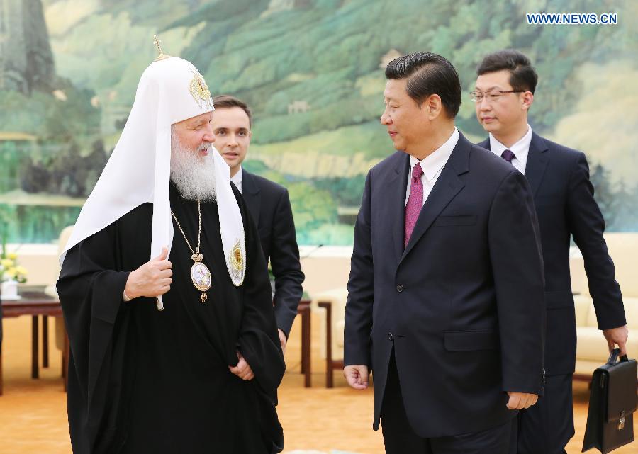 Chinese President Xi Jinping (front r) meets with Patriarch Kirill, head of the Russian Orthodox Church, at the Great Hall of the People in Beijing, capital of China, May 10, 2013. (Xinhua/Yao Dawei) 