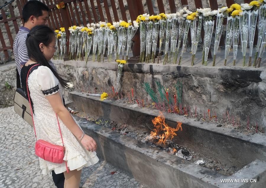 People mourn for deceased family members in the Wenchuan Earthquake in Beichuan County, southwest China's Sichuan Province, May 11, 2013. Many people returned to the Beichuan county to mourn for the dead as Sunday marks the fifth anniversary of the 8-magnitude quake that rocked Sichuan Province in 2008. (Xinhua/Wang Shen) 