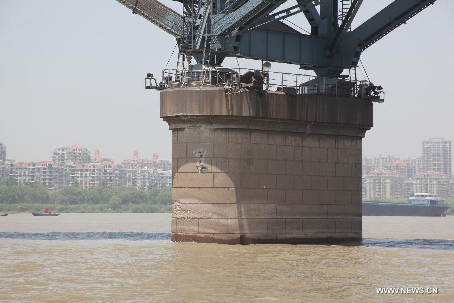 Marks by rubbing is seen on a pier of the Nanjing Yangtze River Bridge in Nanjing, capital of east China's Jiangsu Province, May 12, 2013. A cargo vessel, loaded with 12,500 tons of limestone, sunk after rubbing against a pier of the bridge on Sunday. A total of 18 sailors on board were all saved. (Xinhua)