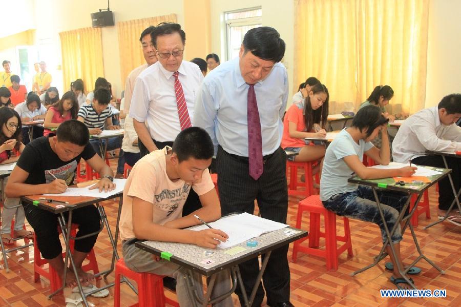 Candidates take an examination of HSK in Mandalay, Myanmar, on May 12, 2013. A Hanyu Shuiping Kaoshi, known as HSK or a proficiency test on Chinese language for non-native speakers, was held for the first half of 2013 in Northern Myanmar where 1281 candidates entered for the test. (Xinhua/Hou Baoqiang) 