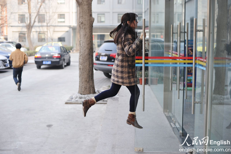 Levitating Beijinger. Photo Taken on March 23, 2013. (Photo/CFP)