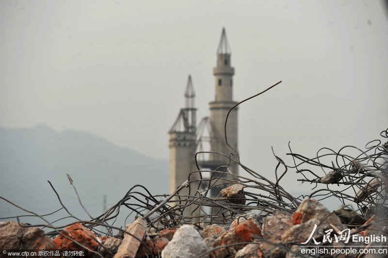 A photo taken on May 12 shows the demolition process in the Wonderland Amusement Park, Beijing’s Changping district. (Photo/CFP)