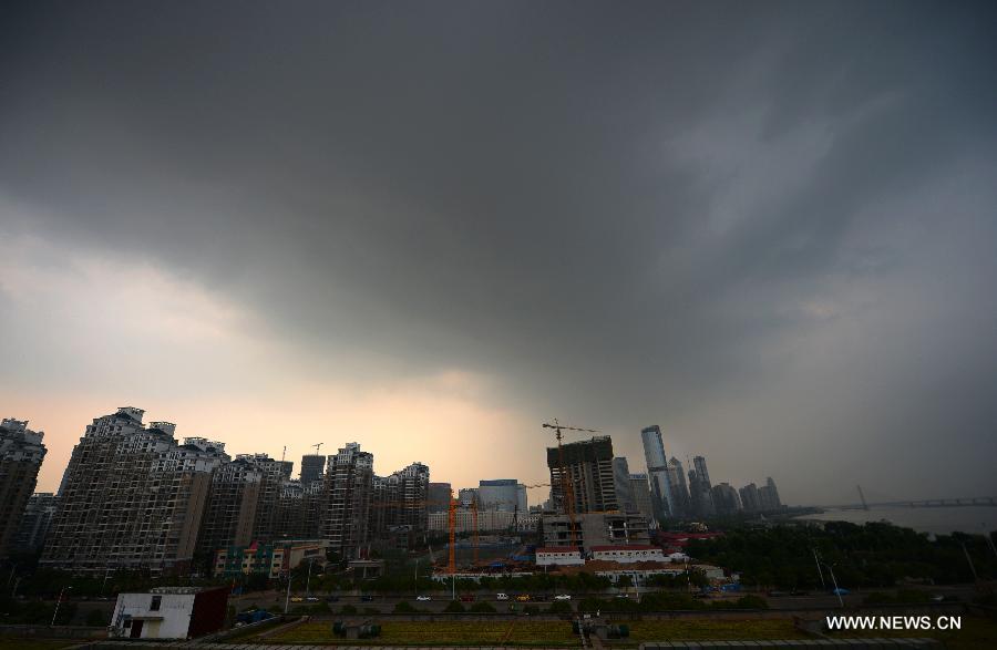 Photo taken on May 14, 2013 shows the Honggutan District before raining in Nanchang, capital of east China's Jiangxi Province. According to the Jiangxi Weather Station, more torrential rain will hit east China's Jiangxi Province from Tuesday evening. (Xinhua/Zhou Mi) 