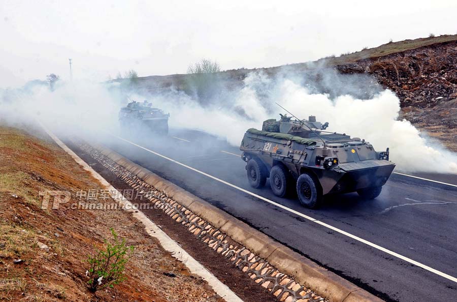 A division under the Beijing Military Area Command (MAC) of the Chinese People's Liberation Army (PLA) organized its officers and men to conduct a long-distance maneuver drill on May 8, 2013, so as to improve troops' command and control as well as support capabilities under actual-combat conditions. (Chinamil.com.cn/Cheng Jianfeng)