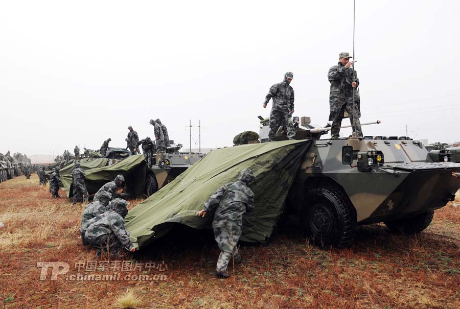 A division under the Beijing Military Area Command (MAC) of the Chinese People's Liberation Army (PLA) organized its officers and men to conduct a long-distance maneuver drill on May 8, 2013, so as to improve troops' command and control as well as support capabilities under actual-combat conditions. (Chinamil.com.cn/Cheng Jianfeng)