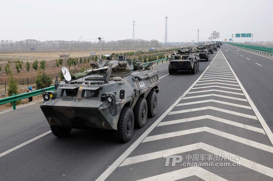 A division under the Beijing Military Area Command (MAC) of the Chinese People's Liberation Army (PLA) organized its officers and men to conduct a long-distance maneuver drill on May 8, 2013, so as to improve troops' command and control as well as support capabilities under actual-combat conditions. (Chinamil.com.cn/Cheng Jianfeng)