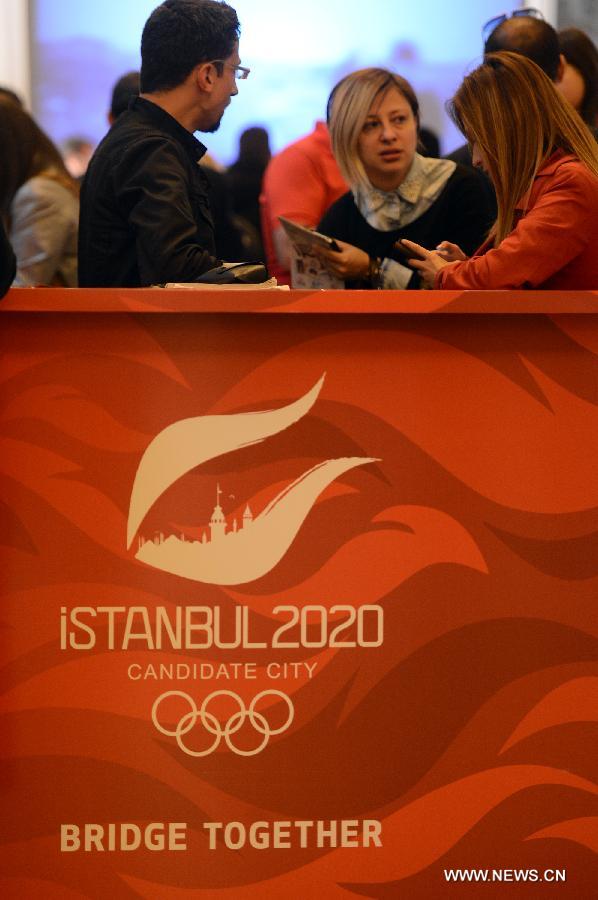 People participate in the "Turkish Day", organized by the Federation of Turkish American Associations (FTAA), at Grand Central Terminal in New York, May 14, 2013. (Xinhua/Wang Lei) 