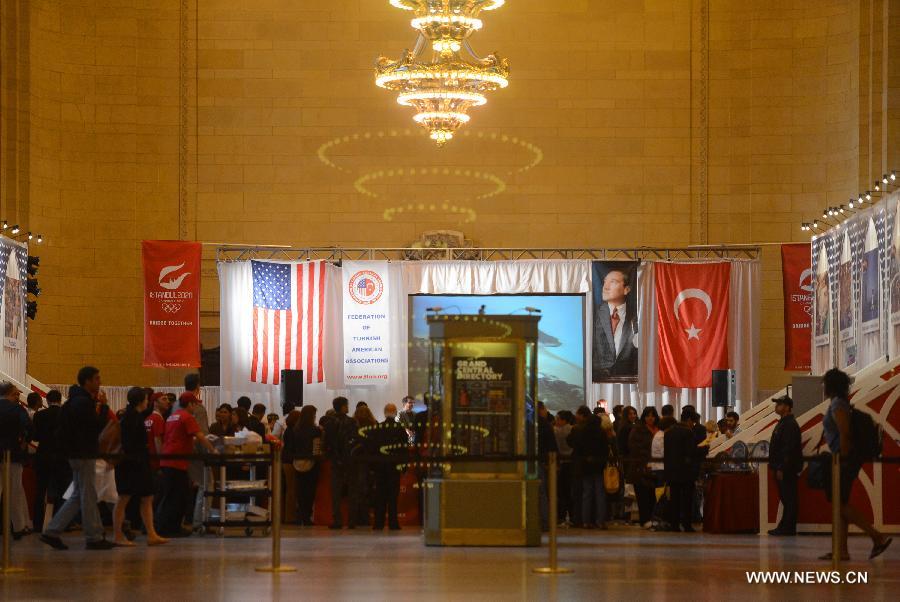 People participate in the "Turkish Day", organized by the Federation of Turkish American Associations (FTAA), at Grand Central Terminal in New York, May 14, 2013. (Xinhua/Wang Lei) 