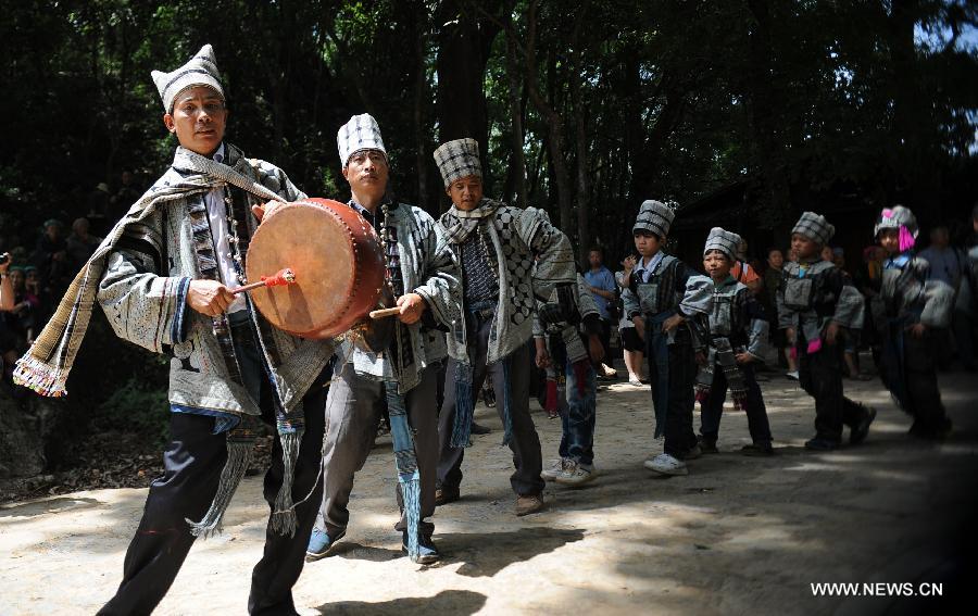 Bailuo people celebrate their traditional "Qiaocai Festival" at Chengzhai Village in Malipo County of Wenshan Zhuang-Miao Autonomous Prefecture, southwest China's Yunnan Province, May 14, 2013. The Bailuo people living in Wenshan is a subline of the Yi ethnic group. The Qiaocai Festival, one of the Bailuo people's most important festival, was celebrated at Chengzhai Village on Tuesday. During the festival, the Bailuo people dress in their folk costumes and perform their traditional dancing. (Xinhua/Qin Lang) 