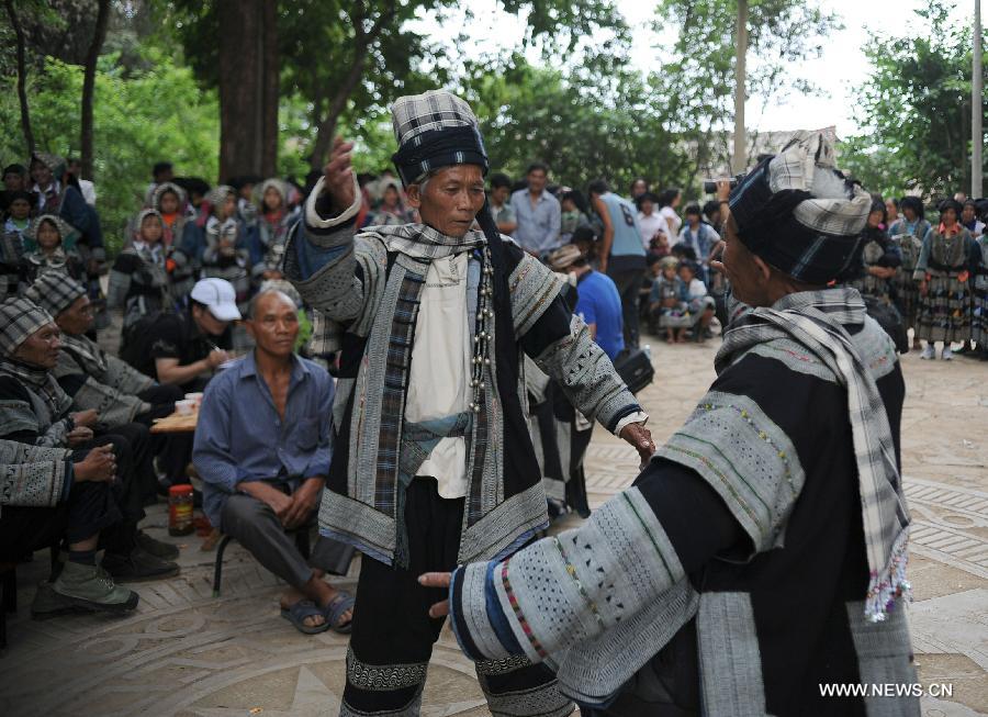 Bailuo people celebrate their traditional "Qiaocai Festival" at Chengzhai Village in Malipo County of Wenshan Zhuang-Miao Autonomous Prefecture, southwest China's Yunnan Province, May 14, 2013. The Bailuo people living in Wenshan is a subline of the Yi ethnic group. The Qiaocai Festival, one of the Bailuo people's most important festival, was celebrated at Chengzhai Village on Tuesday. During the festival, the Bailuo people dress in their folk costumes and perform their traditional dancing. (Xinhua/Qin Lang) 