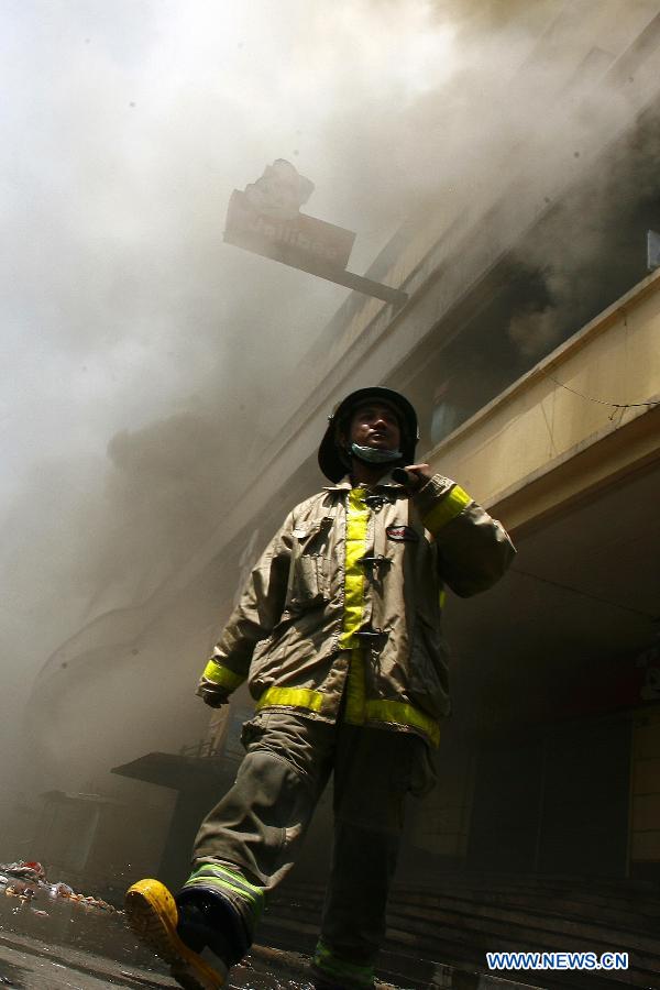 A firefighter works at the fire accident site in Manila, the Philippines, May 16, 2013. Two people were rescued from the fire, as firefighters estimate the fire may last for two days. (Xinhua/Rouelle Umali) 