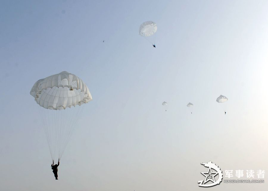 The members from the first female special operation company of the Army of the Chinese People's Liberation Army (PLAA) are in their first parachute landing training on May 14, 2013. (China Military Online/Cheng Jianfeng, Yan Xingxing)