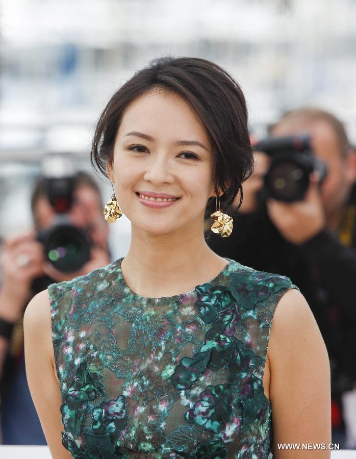 Chinese actress Zhang Ziyi, a jury member of Un Certain Regard, poses at a photocall at the 66th Cannes Film Festival in Cannes, southern France, May 16, 2013. (Xinhua/Zhou Lei) 