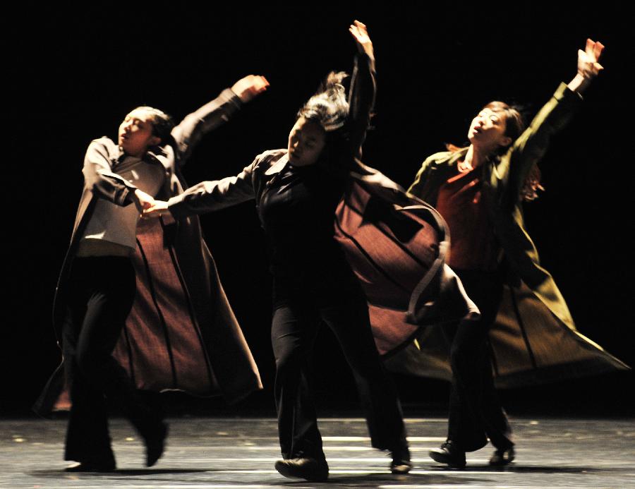 Dancers perform "Mirror and Music" which is created by Japanese Saburo Teshigawara at the Novel Hall for Performing Arts in Taipei, southeast China's Taiwan, May 16, 2013. The performance started in Taipei on Thursday and will last for three days here. (Xinhua/Wu Ching-teng) 