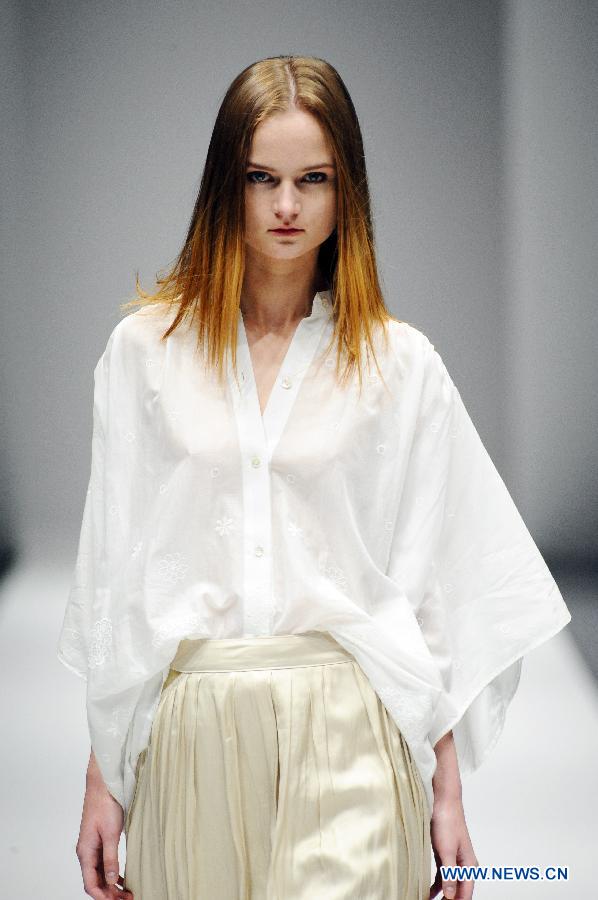 A model presents a creation by Japanese designer Jun Okamoto during the Audi Fashion Festival held in Singapore's Marina Bay, May 18, 2013. (Xinhua/Then Chih Wey) 