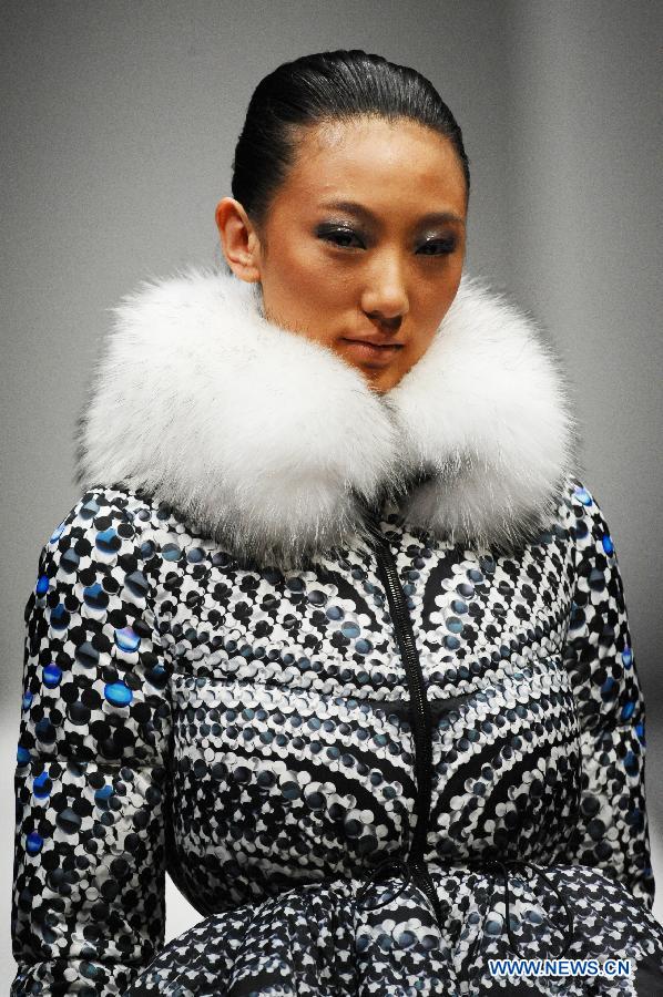 A model presents a creation by British designer Peter Pilotto during the Audi Fashion Festival held in Singapore's Marina Bay, May 18, 2013. (Xinhua/Then Chih Wey) 