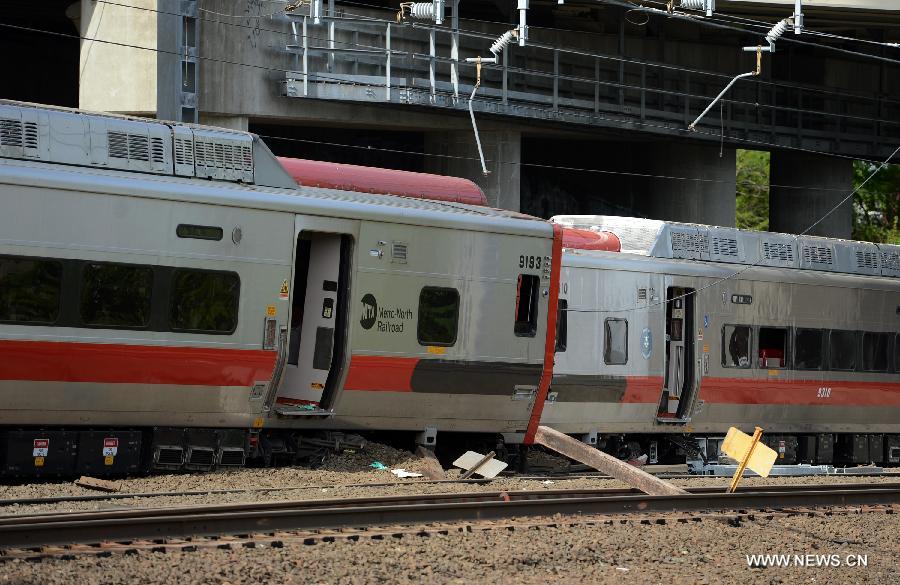 Photo taken on May 18, 2013 shows the scene of a Metro North train collision in Fairfield, Connecticut, the United States. Investigators have begun their probe into the commuter train collision which took place in the U.S. state of Connecticut during Friday evening rush hour, leaving more than 70 injuries, government officials said in a press briefing Saturday. (Xinhua/Wang Lei) 