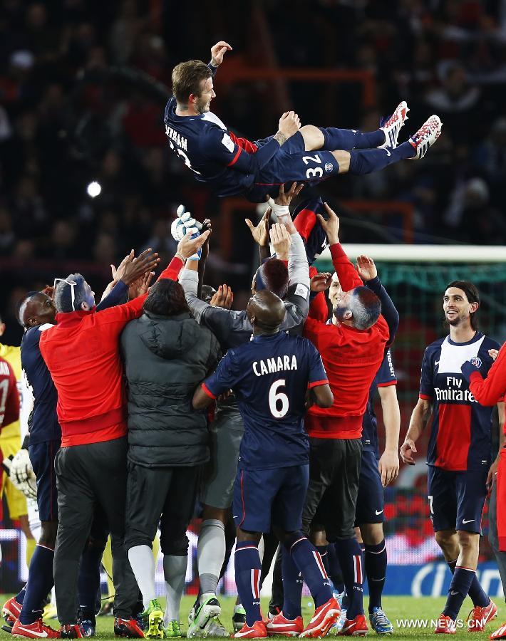 Paris Saint-Germain's English midfielder David Beckham is tossed by teammates after a French League 1 football match between Paris St Germain and Brest at Parc des Princes stadium in Paris on May 18, 2013. Saint-Germain won 3-1. (Xinhua/Wang Lili) 