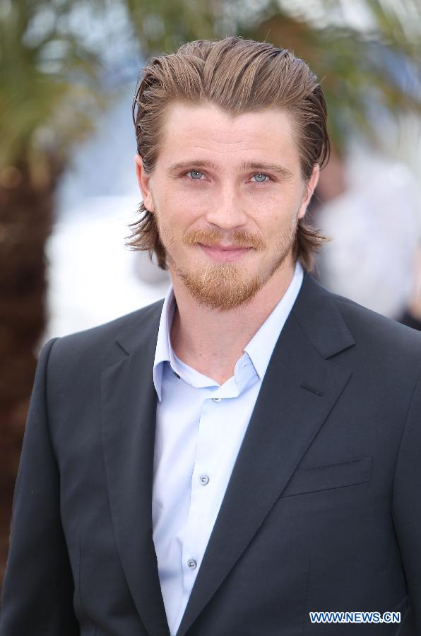 Actor Garrett Hedlund poses during a photocall for American film "Inside Llewyn Davis" presented in Competition at the 66th edition of the Cannes Film Festival in Cannes, on May 19, 2013. (Xinhua/Gao Jing)