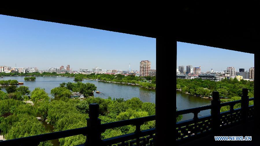 Photo taken on May 20, 2013 shows the scenery of Daming Lake in Jinan, east China's Shandong Province. (Xinhua/Guo Xulei)