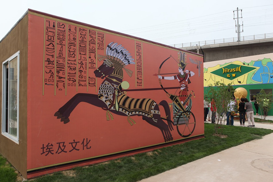 The Egypt Pavilion sits next to the Brazil Pavilion at the Ninth China (Beijing) International Garden Expo on Saturday, May 18, 2013. The expo will last for six months. [Photo: CRIENGLISH.com / Luo Dan]