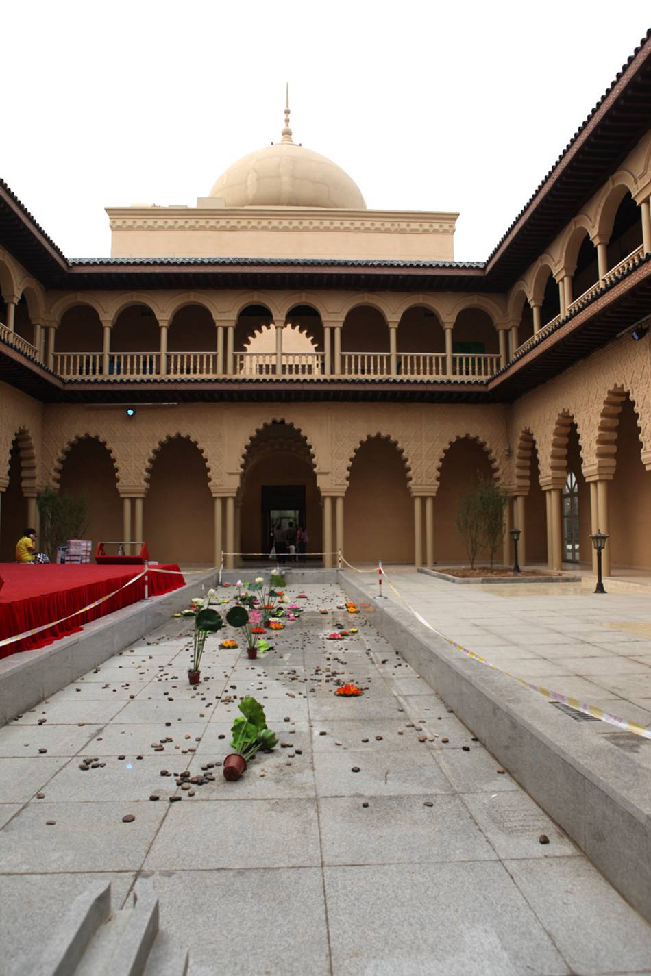 A mosque-style building at the Ninth China (Beijing) International Garden Expo on Saturday, May 18, 2013. The expo will last for six months. [Photo: CRIENGLISH.com / Luo Dan]