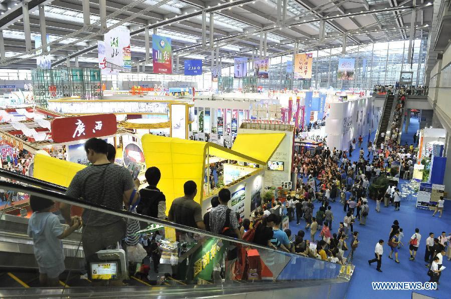 People visit the 9th China (Shenzhen) International Cultural Industries Fair in Shenzhen, south China's Guangdong Province, May 19, 2013. The four-day event closed on Monday. The transaction volume in the first three days grew 15.85 percent year on year. (Xinhua/Liang Xu)