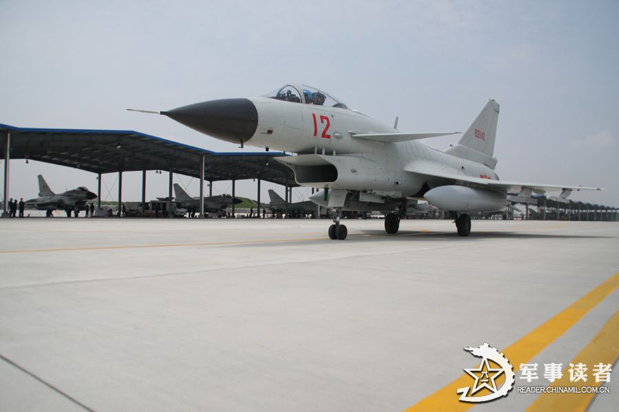 A fighters of a flight regiment under the aviation force of the East Sea Fleet of the Navy of the Chinese People's Liberation Army (PLA) is in actual-combat training. (China Military Online/Cai Bo, Qian Xiaohu)