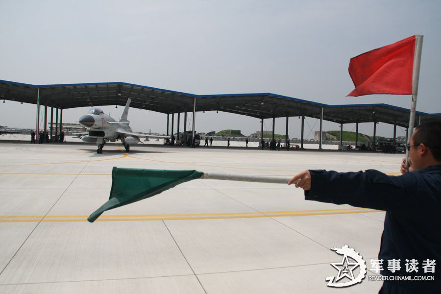 A fighters of a flight regiment under the aviation force of the East Sea Fleet of the Navy of the Chinese People's Liberation Army (PLA) is in actual-combat training. (China Military Online/Cai Bo, Qian Xiaohu)