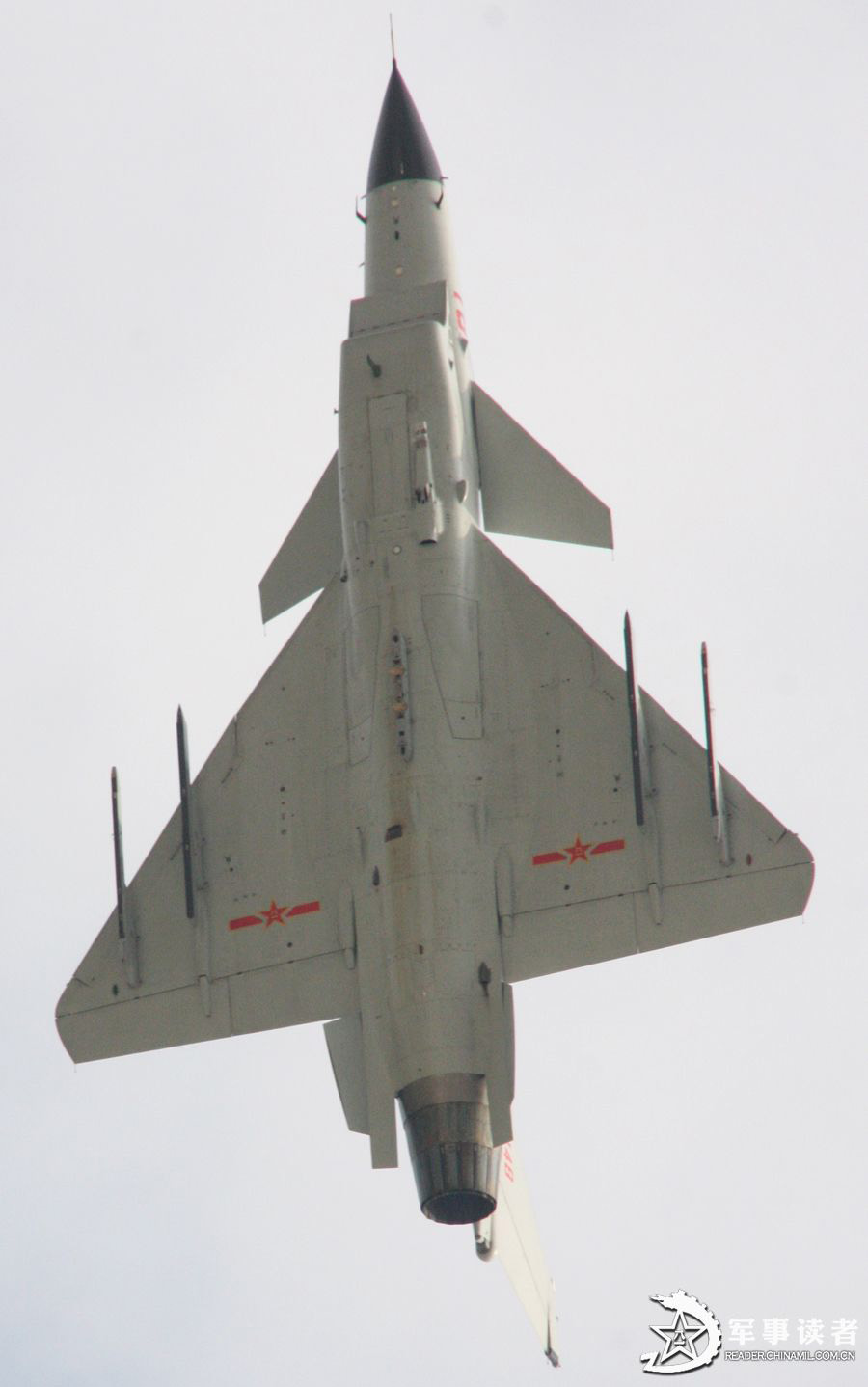 A fighters of a flight regiment under the aviation force of the East Sea Fleet of the Navy of the Chinese People's Liberation Army (PLA) is in actual-combat training. (China Military Online/Cai Bo, Qian Xiaohu)