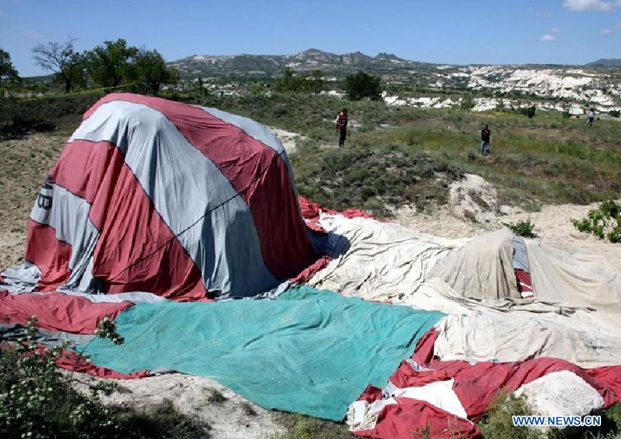 Image taken on May 20, 2013 shows the scene of a hot air balloon collision in Cappadocia, central Turkey. A hot air balloon crashed on Monday morning in central Turkish province of Nevsehir, killing two and injuring 23, Turkish local media reported. (Xinhua/NTV) 