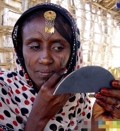 Facial tattoo in Africa (Photo Source: huanqiu.com)